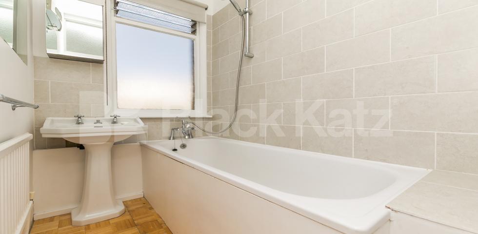 			2 Bedroom, 1 bath, 1 reception Flat			 Goodwyns Vale, Muswell Hill